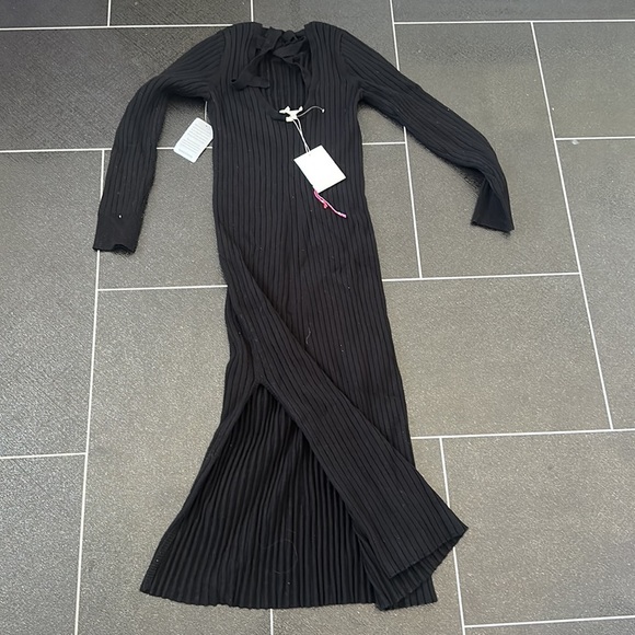 Going out dress with open back and slit on the side - Picture 3 of 4